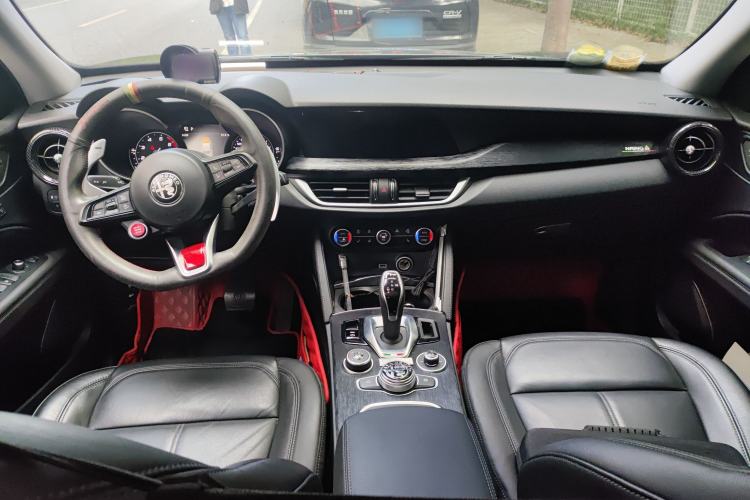 Used Alfa Romeo Stelvio 2020 2.0T 280HP Luxury Edition Center Console