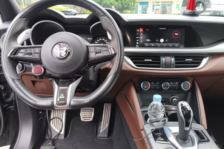 Used Alfa Romeo Stelvio 2020 2.0T 280HP Luxury Edition Center Console
