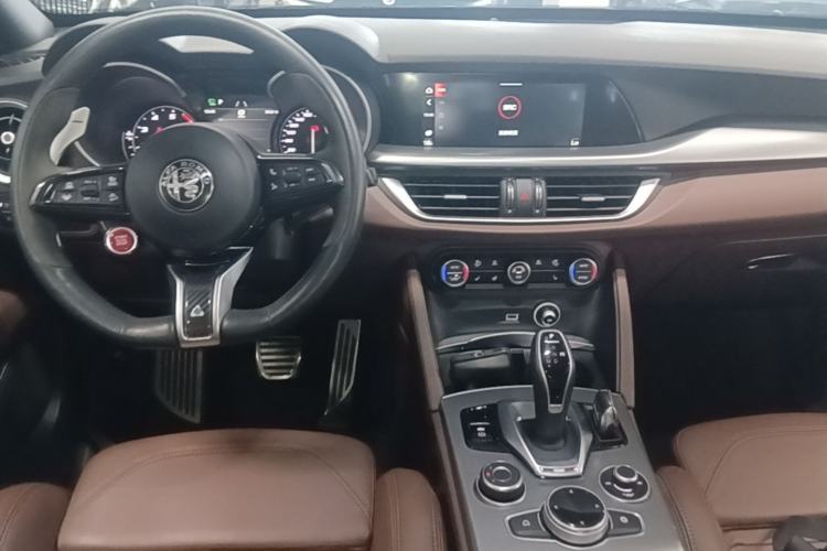 Used Alfa Romeo Stelvio 2020 2.0T 280HP Luxury Edition Center Console