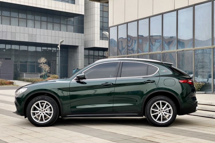 Used Alfa Romeo Stelvio 2020 2.0T 280HP Luxury Edition Exterior 3