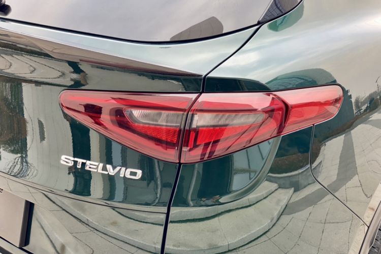 Used Alfa Romeo Stelvio 2020 2.0T 280HP Luxury Edition Exterior 9