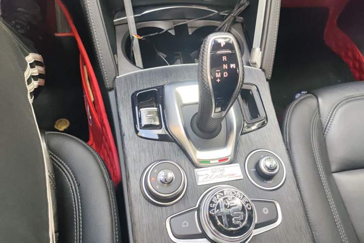 Used Alfa Romeo Stelvio 2020 2.0T 280HP Luxury Edition Gear Lever
