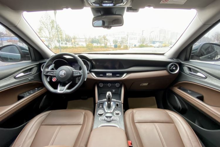 Used Alfa Romeo Stelvio 2020 2.0T 280HP Luxury Edition Interior 2