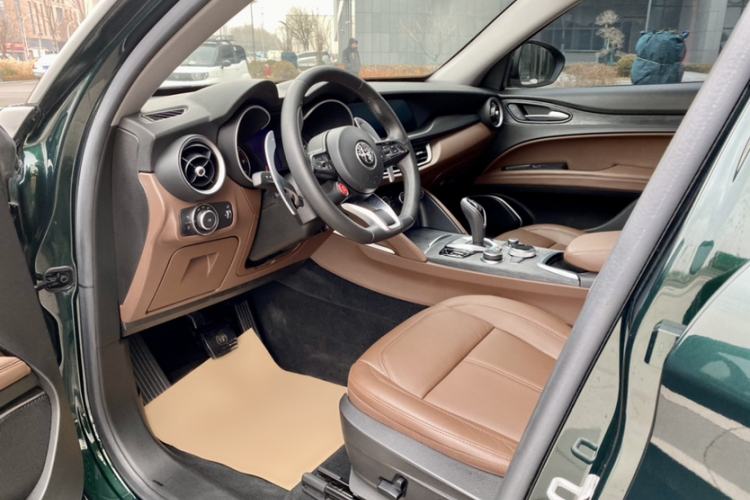 Used Alfa Romeo Stelvio 2020 2.0T 280HP Luxury Edition Interior 4