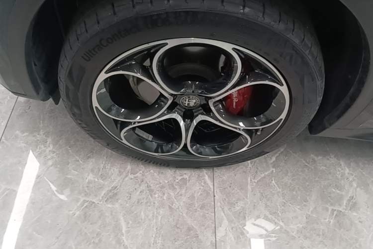 Used Alfa Romeo Stelvio 2020 2.0T 280HP Luxury Edition Left Front Wheel Hub
