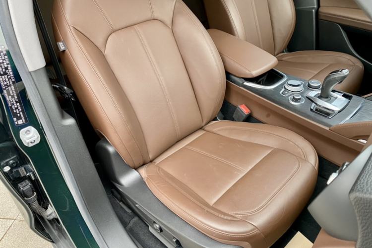 Used Alfa Romeo Stelvio 2020 2.0T 280HP Luxury Edition Right Front Seat
