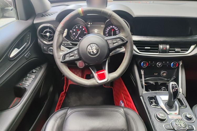 Used Alfa Romeo Stelvio 2020 2.0T 280HP Luxury Edition Steering Wheel