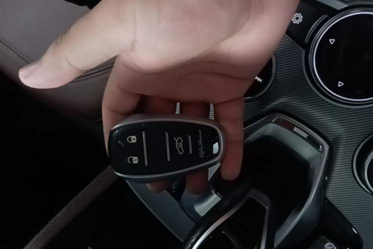 Used Alfa Romeo Stelvio 2020 2.0T 280HP Luxury Edition Vehicle Key