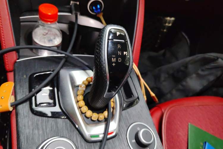 Used Alfa Romeo Stelvio 2020 2.0T 280HP Luxury Edition Gear Lever