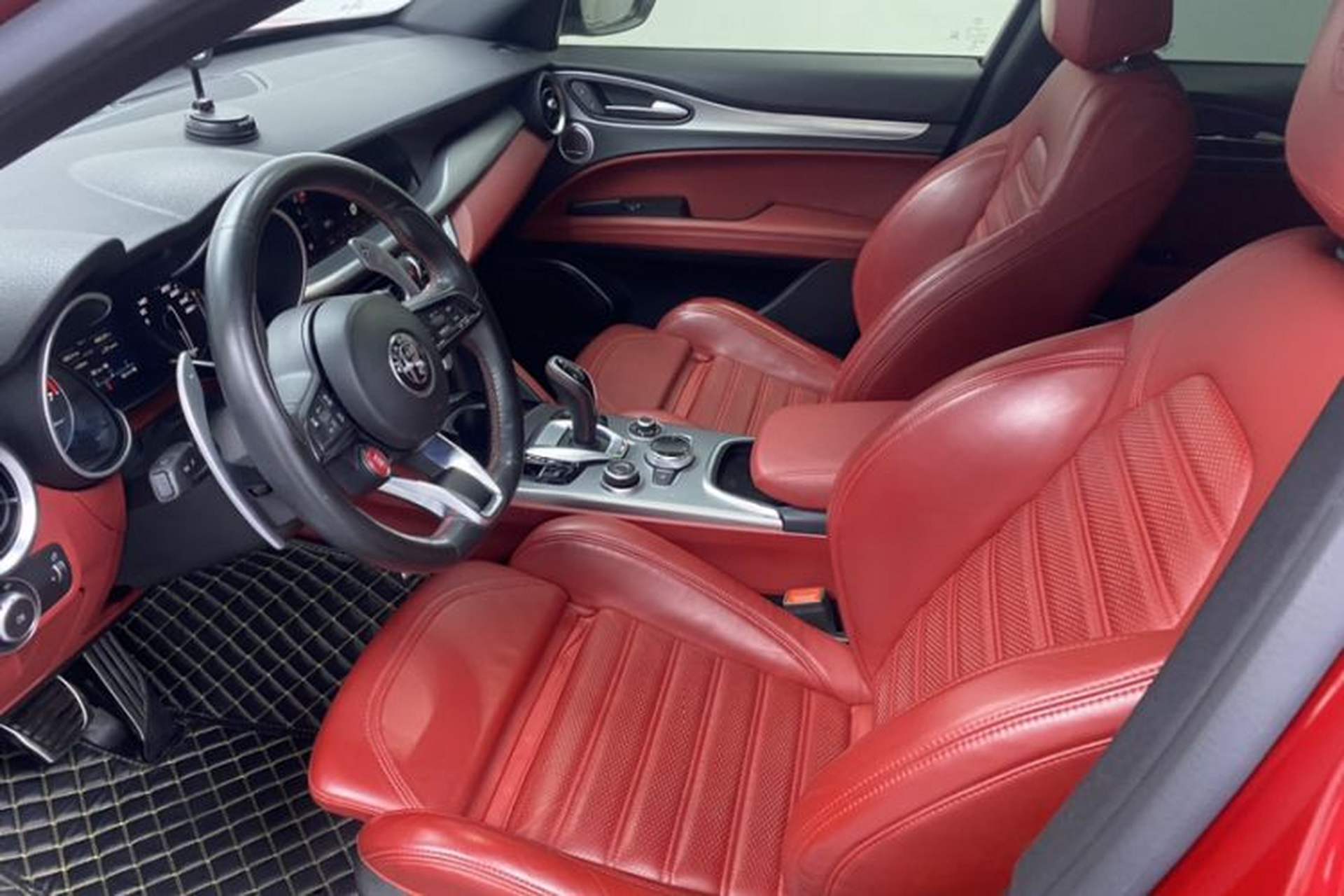 Used Alfa Romeo Stelvio 2020 2.0T 280HP Luxury Sports Edition Interior 2