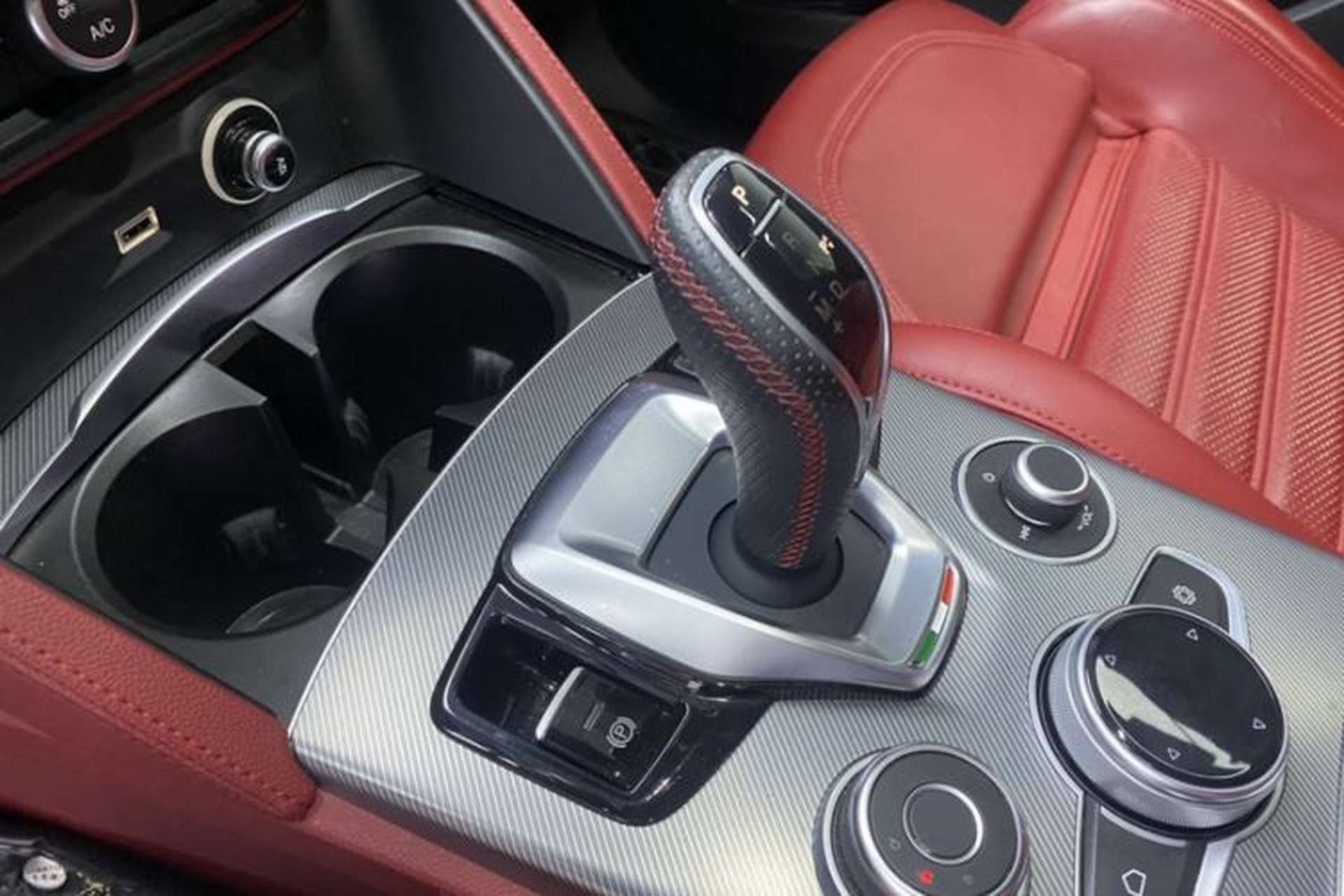 Used Alfa Romeo Stelvio 2020 2.0T 280HP Luxury Sports Edition Interior 4