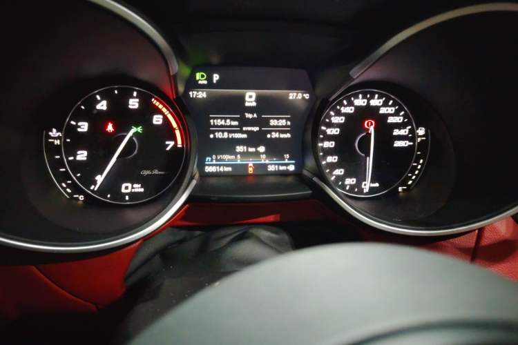 Used Alfa Romeo Stelvio 2020 2.0T 280HP Luxury Edition Odometer Close Up
