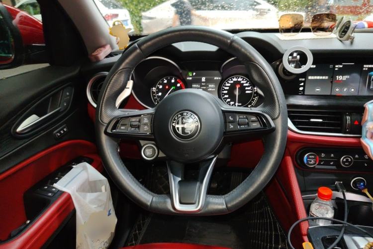 Used Alfa Romeo Stelvio 2020 2.0T 280HP Luxury Edition Steering Wheel