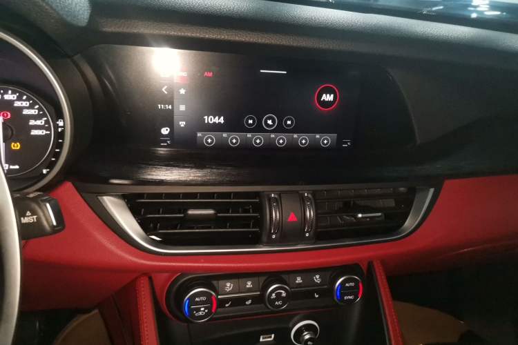 Used Alfa Romeo Stelvio 2020 2.0T 280HP Luxury Edition Audio And AC Panel