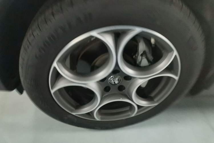 Used Alfa Romeo Stelvio 2020 2.0T 280HP Luxury Edition Left Front Wheel Hub