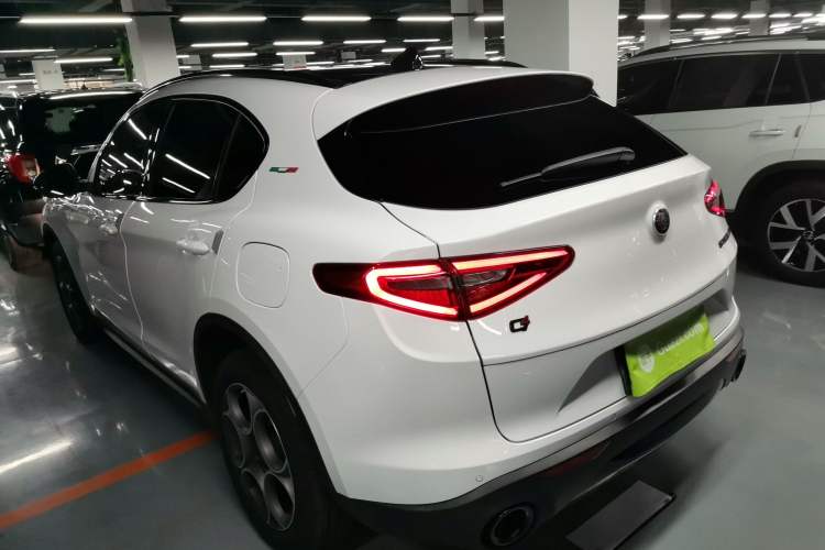 Used Alfa Romeo Stelvio 2020 2.0T 280HP Luxury Edition Rear Left 45 Deg