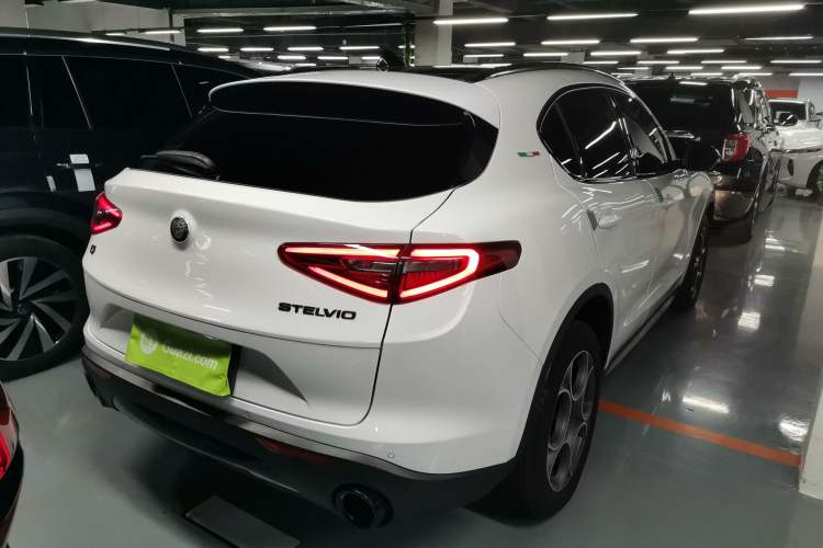 Used Alfa Romeo Stelvio 2020 2.0T 280HP Luxury Edition Rear Right 45 Deg