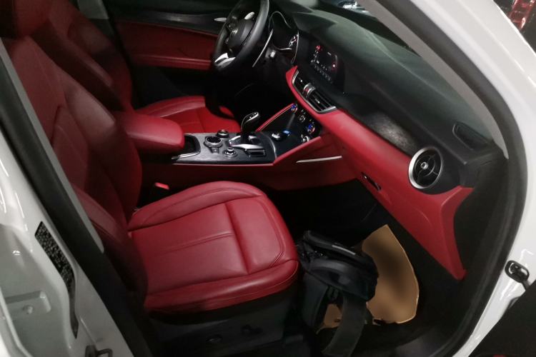 Used Alfa Romeo Stelvio 2020 2.0T 280HP Luxury Edition Right Front Seat