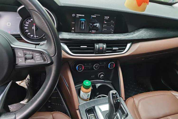 Used Alfa Romeo Stelvio 2021 2.0T 280HP Luxury Edition Audio And AC Panel