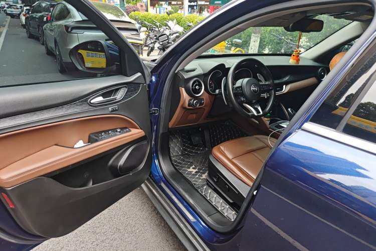 Used Alfa Romeo Stelvio 2021 2.0T 280HP Luxury Edition Driver Seat