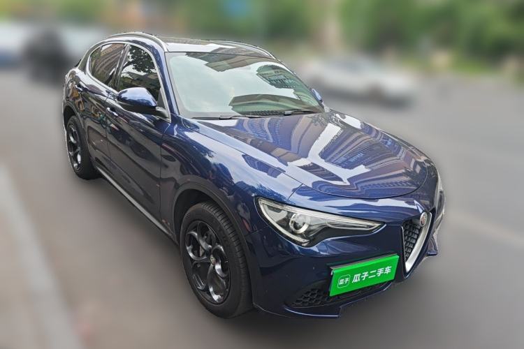 Used Alfa Romeo Stelvio 2021 2.0T 280HP Luxury Edition Front Right 45 Deg