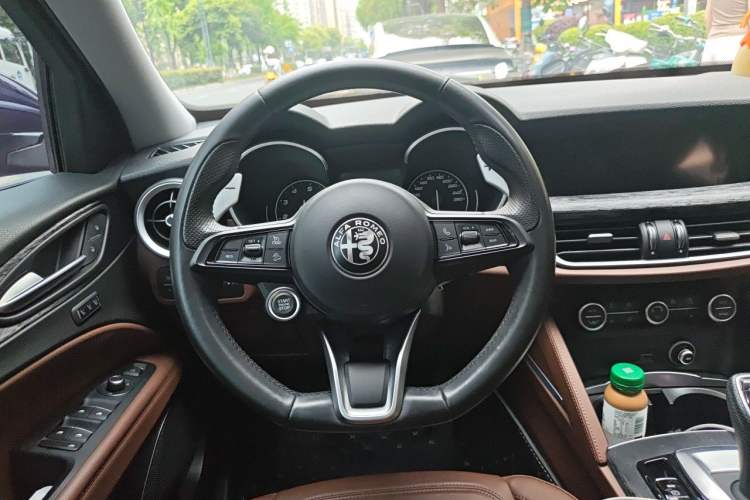 Used Alfa Romeo Stelvio 2021 2.0T 280HP Luxury Edition Steering Wheel