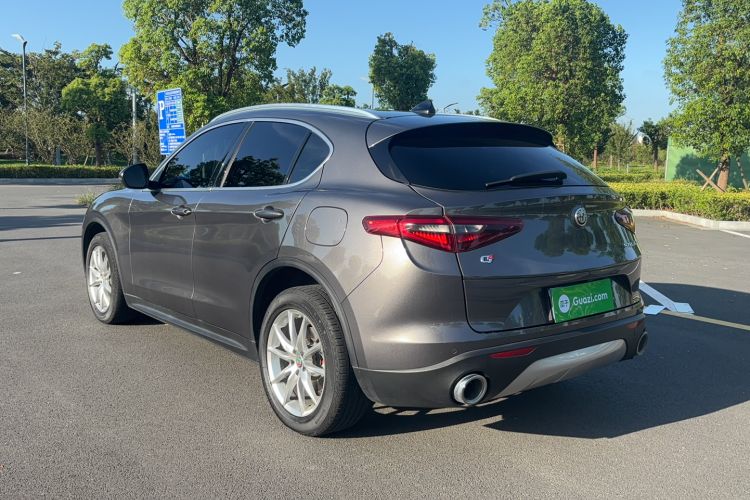 Used Alfa Romeo Stelvio 2021 2.0T 280HP Luxury Edition Exterior 9