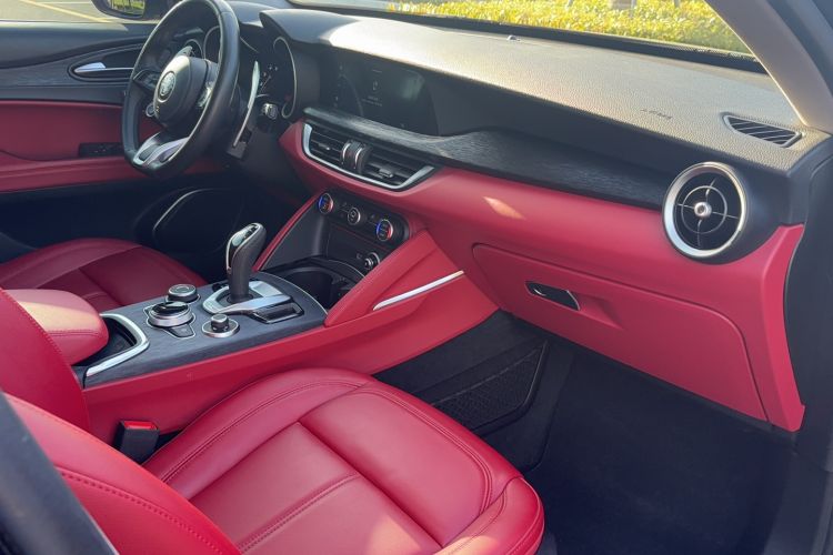 Used Alfa Romeo Stelvio 2021 2.0T 280HP Luxury Edition Interior 1