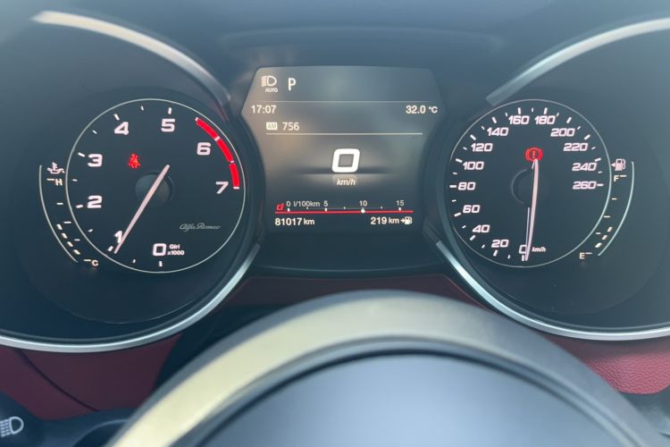 Used Alfa Romeo Stelvio 2021 2.0T 280HP Luxury Edition Odometer Close Up