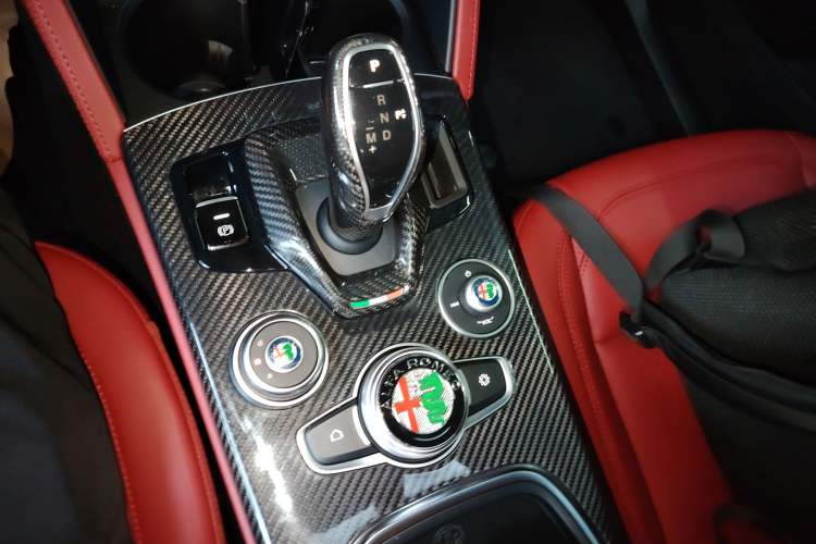 Used Alfa Romeo Stelvio 2021 2.0T 280HP Luxury Edition Gear Lever