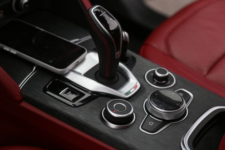 Used Alfa Romeo Stelvio 2021 2.0T 280HP Luxury Edition Gear Lever