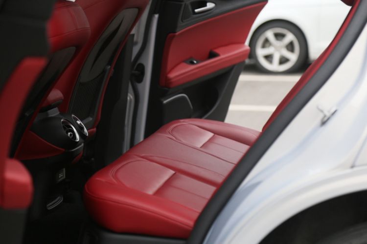Used Alfa Romeo Stelvio 2021 2.0T 280HP Luxury Edition Interior 3