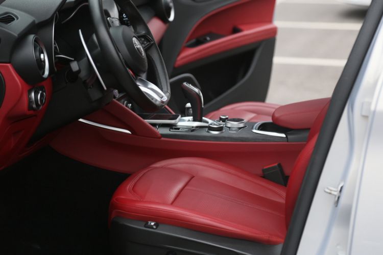 Used Alfa Romeo Stelvio 2021 2.0T 280HP Luxury Edition Interior 4