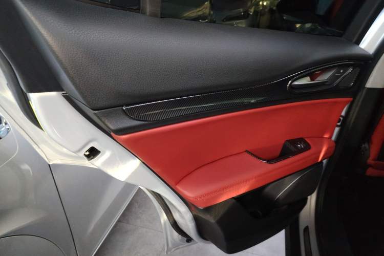 Used Alfa Romeo Stelvio 2021 2.0T 280HP Luxury Edition Left Rear Door Interior