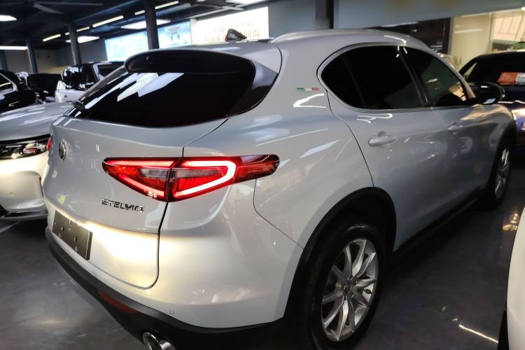 Used Alfa Romeo Stelvio 2021 2.0T 280HP Luxury Edition Rear Right 45 Deg