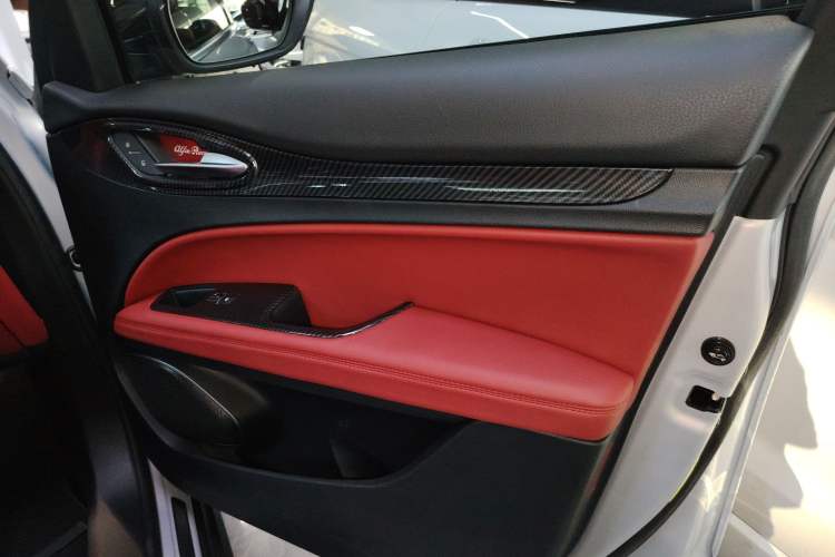 Used Alfa Romeo Stelvio 2021 2.0T 280HP Luxury Edition Right Front Door Interior