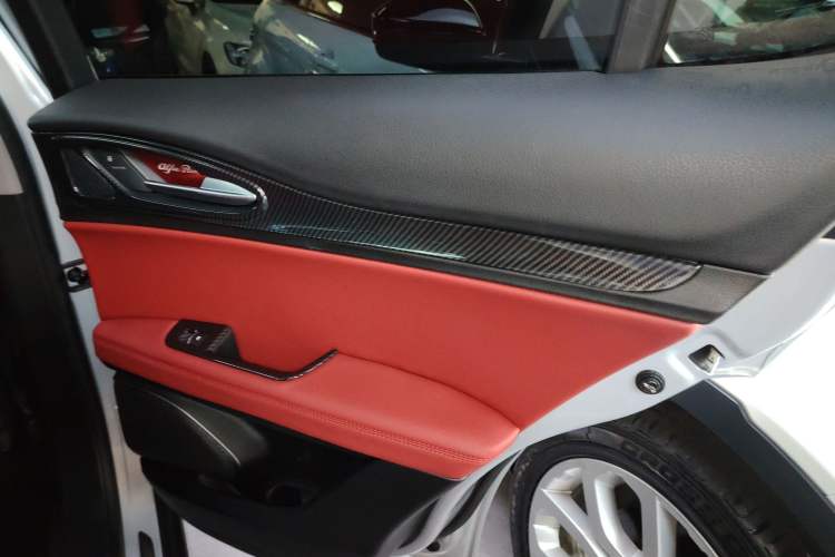 Used Alfa Romeo Stelvio 2021 2.0T 280HP Luxury Edition Right Rear Door Interior