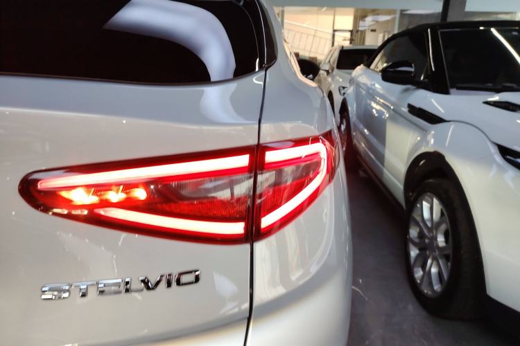 Used Alfa Romeo Stelvio 2021 2.0T 280HP Luxury Edition Right Rear Taillight