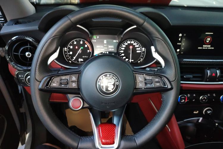 Used Alfa Romeo Stelvio 2021 2.0T 280HP Luxury Edition Steering Wheel