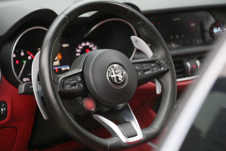 Used Alfa Romeo Stelvio 2021 2.0T 280HP Luxury Edition Steering Wheel