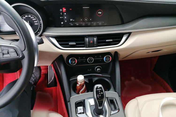 Used Alfa Romeo Stelvio 2021 2.0T 280HP Luxury Edition Audio And AC Panel