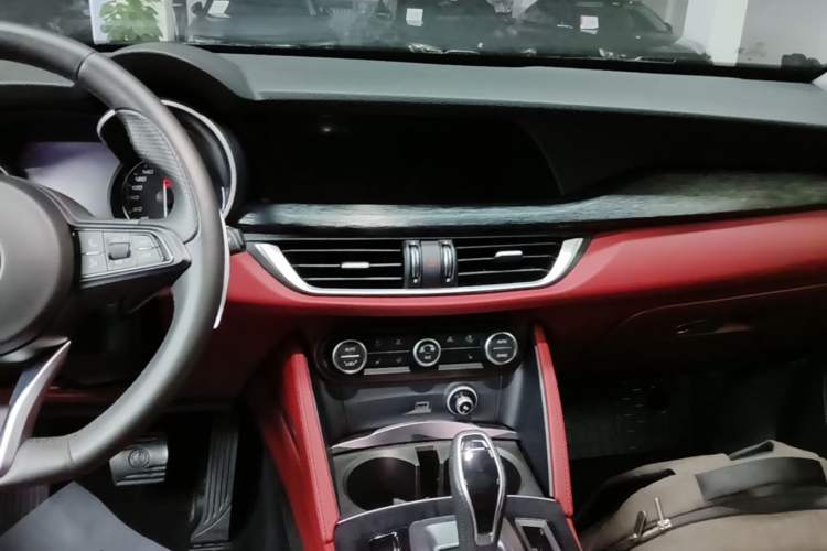 Used Alfa Romeo Stelvio 2021 2.0T 280HP Luxury Edition Audio And AC Panel