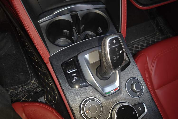 Used Alfa Romeo Stelvio 2021 2.0T 280HP Luxury Edition Gear Lever