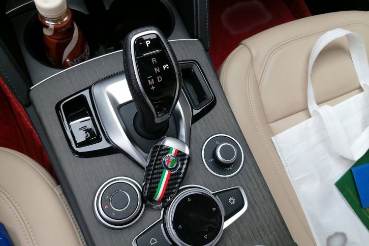 Used Alfa Romeo Stelvio 2021 2.0T 280HP Luxury Edition Gear Lever