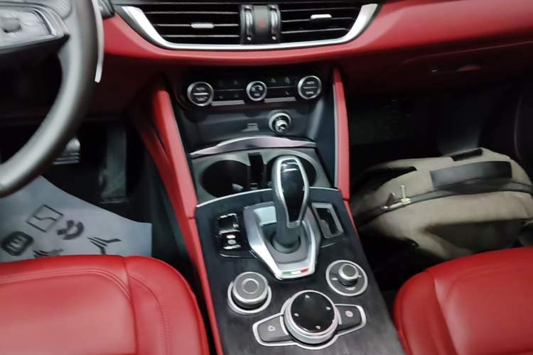 Used Alfa Romeo Stelvio 2021 2.0T 280HP Luxury Edition Gear Lever