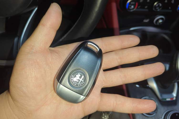 Used Alfa Romeo Stelvio 2021 2.0T 280HP Luxury Edition Interior 1