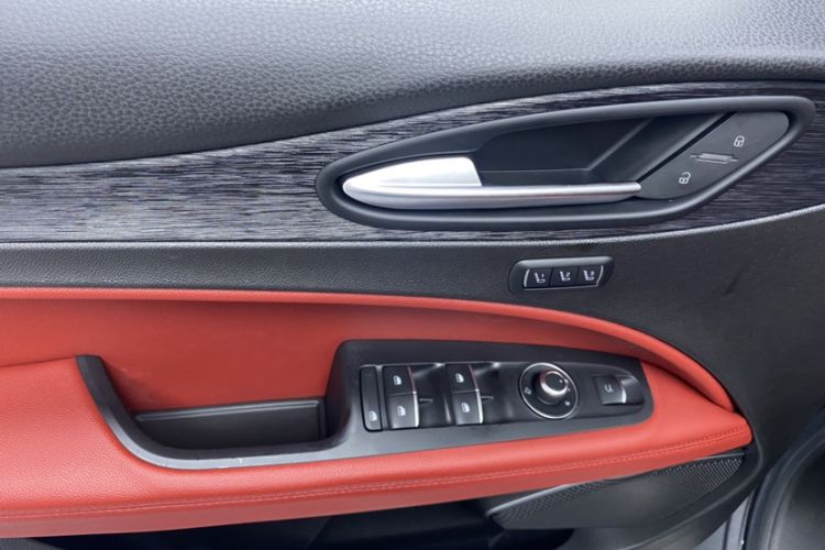 Used Alfa Romeo Stelvio 2021 2.0T 280HP Luxury Edition Interior 1