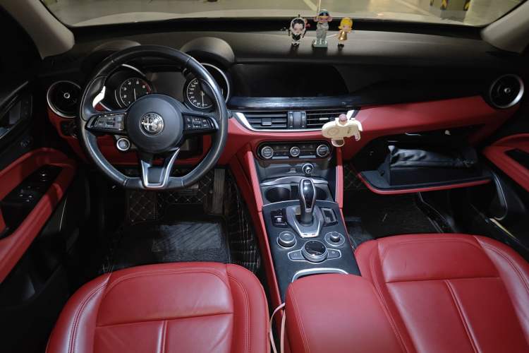 Used Alfa Romeo Stelvio 2021 2.0T 280HP Luxury Edition Interior 2