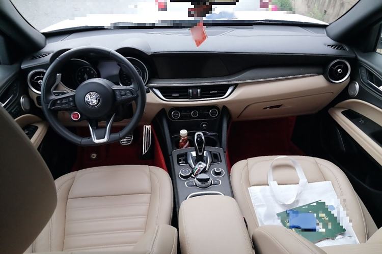 Used Alfa Romeo Stelvio 2021 2.0T 280HP Luxury Edition Interior 2
