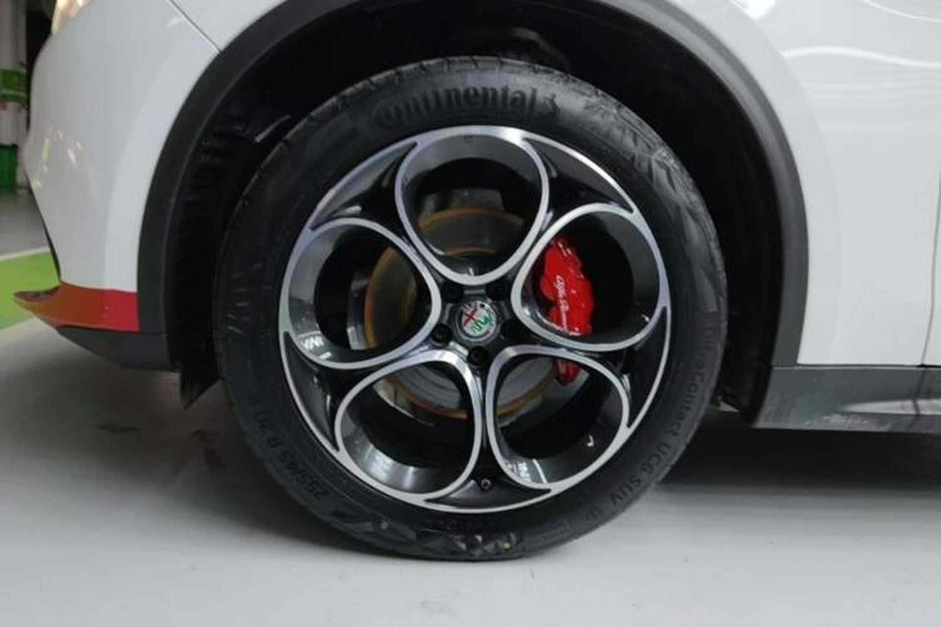 Used Alfa Romeo Stelvio 2021 2.0T 280HP Luxury Edition Left Front Wheel Hub